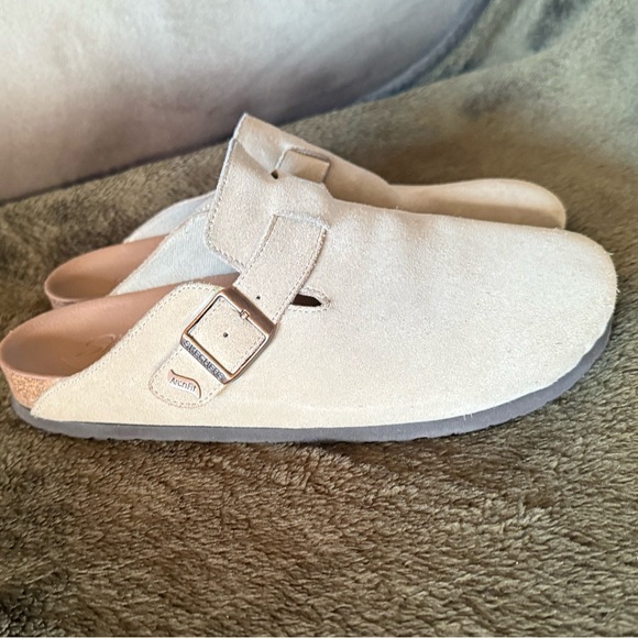 Women's Skechers arch fit Suede Slip-On Clogs size 11 - Picture 3 of 7